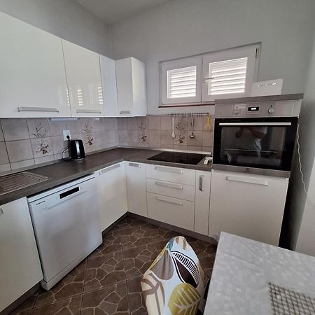 Ferienwohnung Kuca Za Odmor Coccoli Karlobag Exterior foto