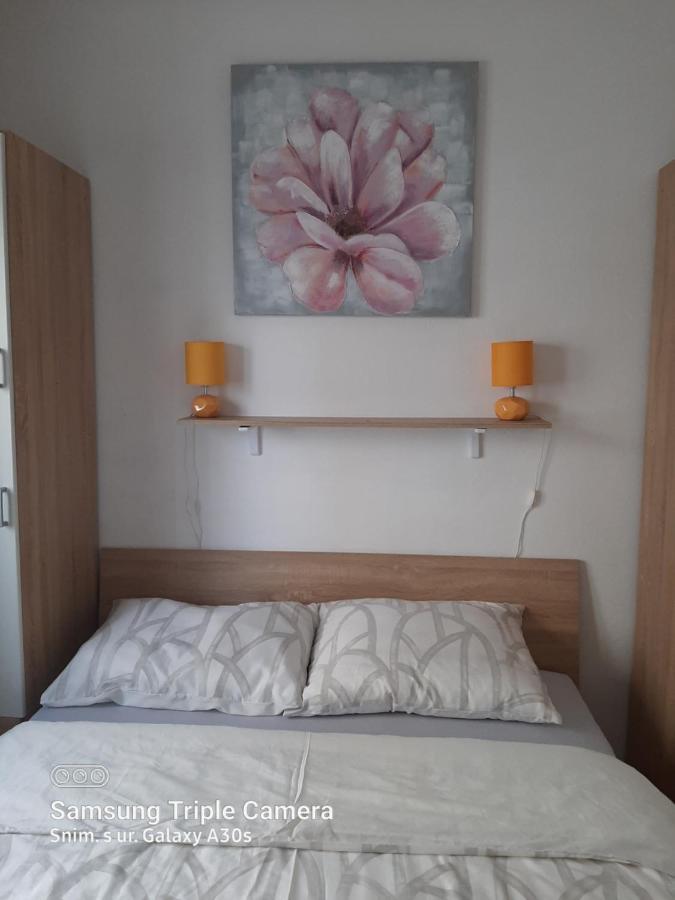 Ferienwohnung Kuca Za Odmor Coccoli Karlobag Exterior foto